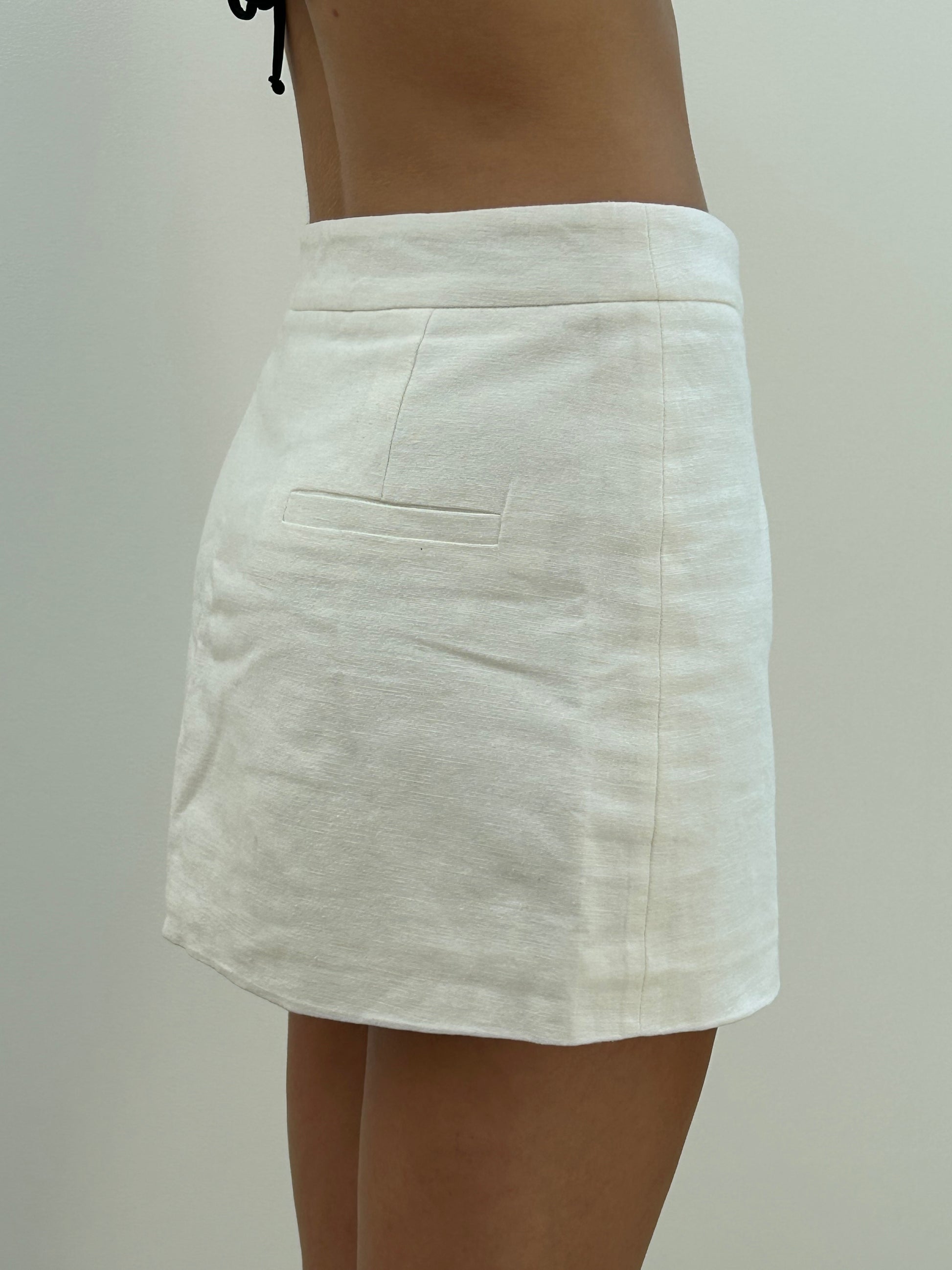 Alias Mini Skirt in White – The Waiting Room